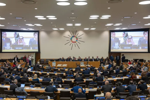 شہزادہ فیصل بن فرحان عرب ممالک کے وزراء اور یورپی یونین کے نمائندے کی موجودگی میں وزارتی اجلاس کی صدارت کرتے ہوئے (SPA) 