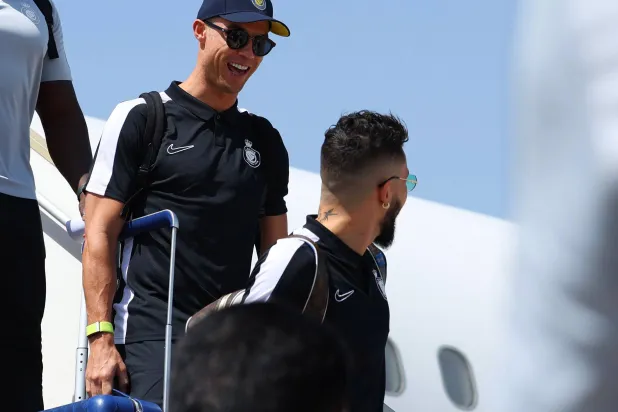 نصراویہ وفد کی تہران روانگی سے قبل رونالڈو ریاض کے ہوائی اڈے پر (الشرق الاوسط)
