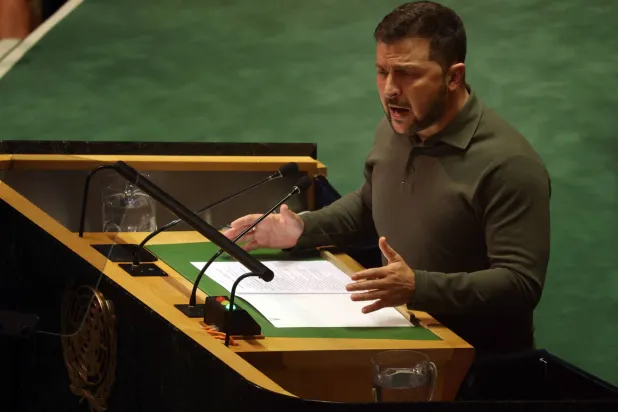 الرئيس الأوكراني فولوديمير زيلينسكي خلال إلقاء كلمته في الجمعية العامة للأمم المتحدة بنيويورك في الولايات المتحدة، الثلاثاء 19 سبتمبر 2023 (أ.ف.ب)