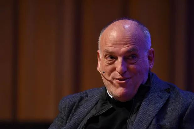 تيباس رئيس «الليغا» الإسبانية ومبادرة لتقديم خبراته للدوري السعودي (خاص «الشرق الأوسط»)