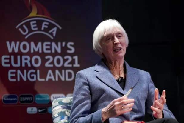 سو كامبل مديرة كرة القدم النسائية (غيتي)