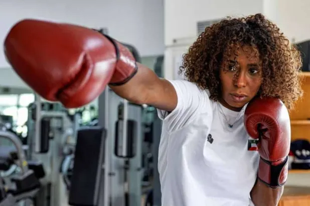 الملاكمة الكويتية نورا المطيري (إكس)