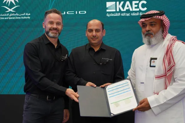 هيئة المدن والمناطق الاقتصادية الخاصة تسلم «لوسيد» رخصة التشغيل