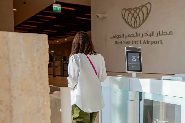 تزامن إعلان الرحلة الأولى مع بدء الكشف عن العلامة التجارية الخاصة بالمطار (الشرق الأوسط)