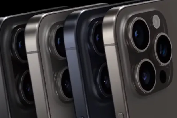 «آبل» تحذر من أن إطار «iPhone 15 Pro» المصنوع من التيتانيوم فهو عرضة لتغيرات اللون مؤقتاً (آبل)