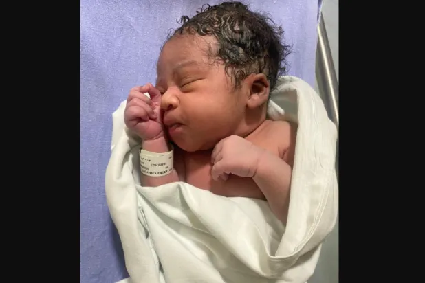 الطفلة التي وُلدت على متن طائرة «الميدل إيست» (شركة طيران الشرق الأوسط)