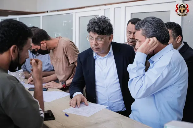 الصديق الصور خلال زيارته لدرنة (مكتب النائب العام الليبي)