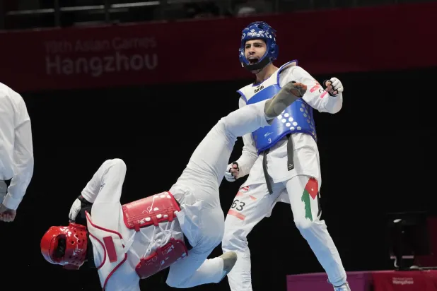 زيد عبد الكريم يضمن البرونزية بتغلبه على الفلبيني أرفين (أ.ب)