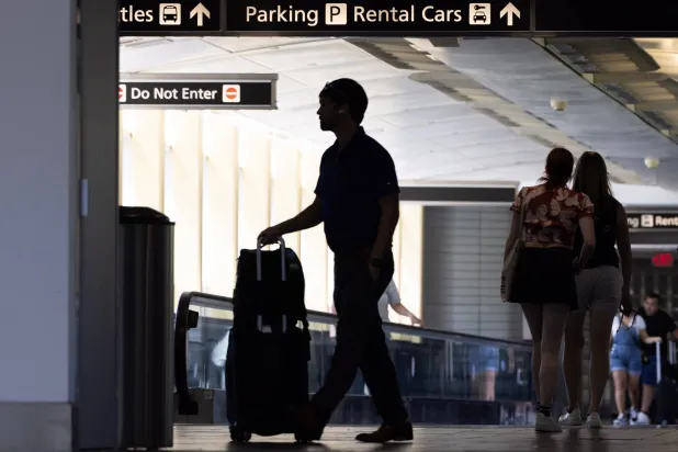 من داخل مطار رونالد ريغان في واشنطن (أرشيفية - إ.ب.أ)