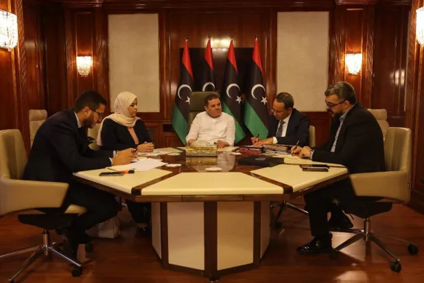 الدبيبة خلال اجتماع مع أعضاء حكومته بطرابلس (حكومة الوحدة)