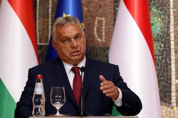 رئيس الوزراء المجري فيكتور أوربان يتحدث خلال مؤتمر صحافي مع الرئيس الصربي ألكسندر فوتشيتش (غير موجود في الصورة) في بلغراد بصربيا 29 سبتمبر 2023 (إ.ب.أ)