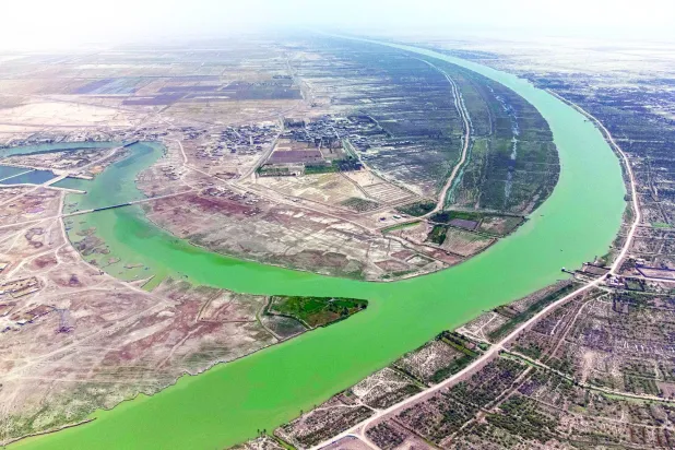 صورة جوية تظهر التقاء نهرَي دجلة والفرات في البصرة (أ.ف.ب)