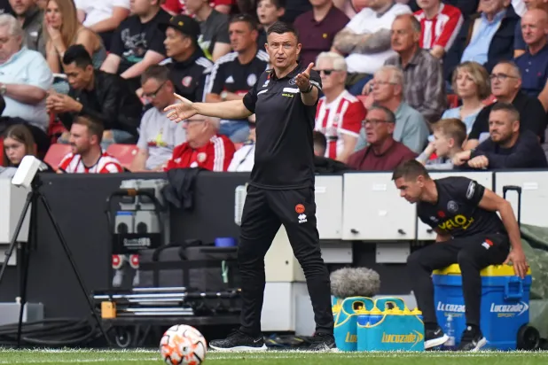 هيكينغبوتوم  مدرب شيفيلد يونايتد اتهم الحكام بـ "عدم فهم اللعبة"  بعد الهزيمة من  توتنهام (ب.أ)

