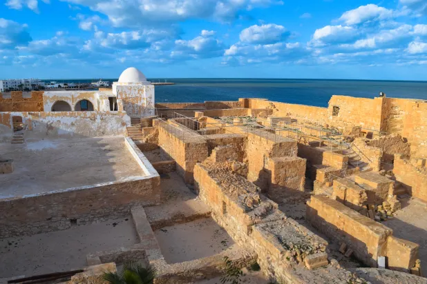 جانب من المعالم الأثرية في جربة (شاترستوك)