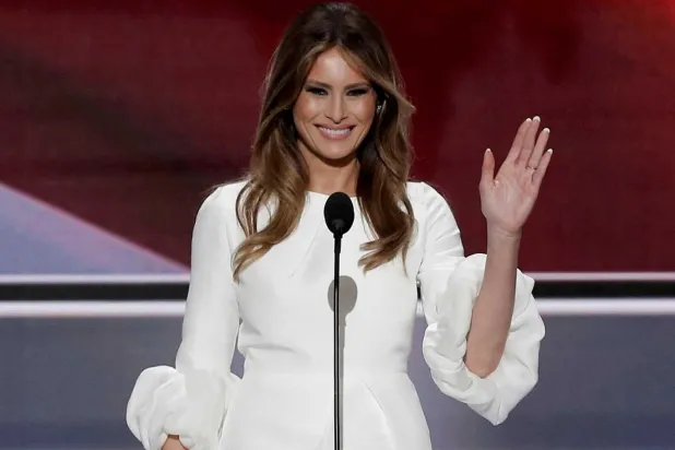 Trump, eşine "Bikiniyle dolaş da diğer erkekler neler kaçırdığını görsün" demiş