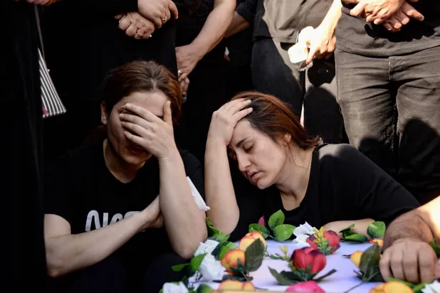 جانب من جنازة بعض ضحايا حريق الحمدانية يوم 29 سبتمبر الماضي (أ.ف.ب)