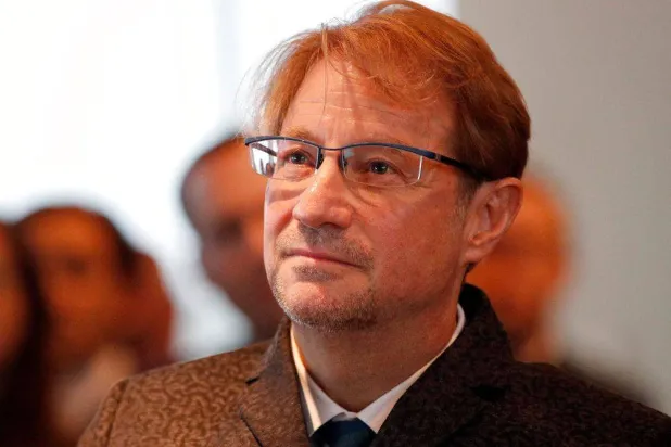 الدبلوماسي المكسيكي أندريس رومر في مقر اليونسكو الرئيسي بباريس في 8 سبتمبر 2017 (أ.ب)