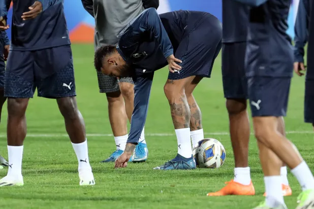   نیمار قبل از تمرین از زمین بازی بازدید می‌کند (باشگاه الهلال)