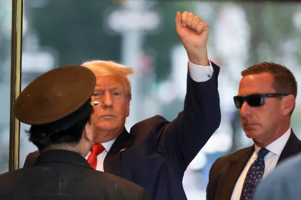 Trump'a, New York'ta süren "dolandırıcılık davası" hakkında "sınırlı konuşmama" emri