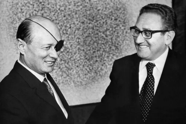 Israeli Minister of Defense Moshe Dayan and US Secretary of State Henry Kissinger (AFP)