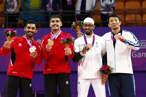 تتويج الإماراتيين الشحّي والبلوشي بذهبية وفضية وزن 62 كلغ (رويترز)