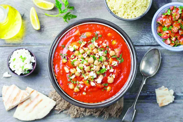 أطباق تونسية كثيرة تعتمد على الهريسة للحصول على نكهاتها المميزة (شاترستوك)