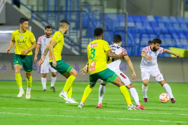 من المواجهة التي جمعت الخليج والرائد في الدمام (تصوير: سعد الدوسري)
