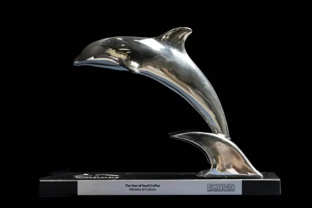 توجّت الوزارة بجائزة «الدلفين الفضي» عن الحملات الاتصالية لـ«عام القهوة السعودية 2022» (واس)