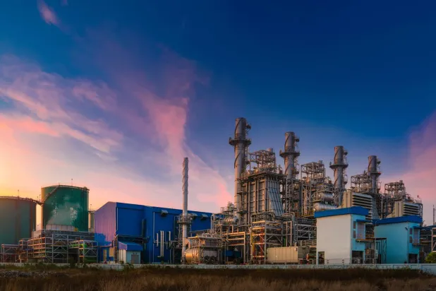 تستمر السعودية في رفع نسبة المصانع الملتزمة بالحصول على التصريح البيئي (الشرق الأوسط)