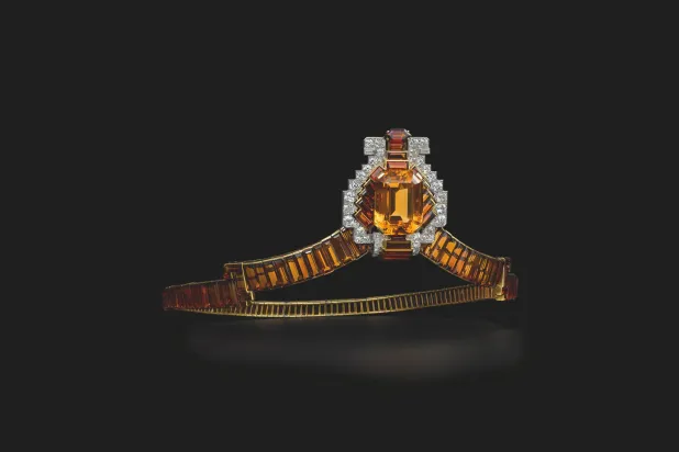 تاج مرصع بالسيترين يعود إلى عام 1937 بتصميم سريالي معاصر  (كارتييه)