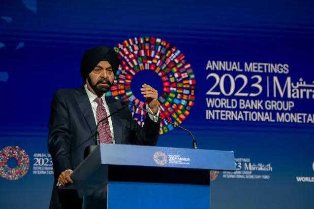 رئيس البنك الدولي أجاي بانغا يتحدث خلال مؤتمر صحافي في اجتماعات مراكش بالمغرب (إ.ب.أ)