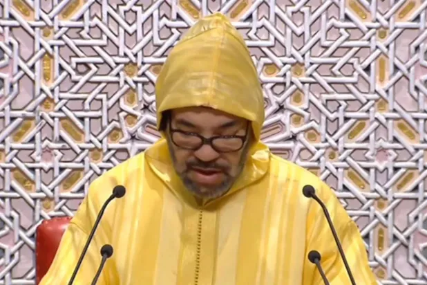 العاهل المغربي خلال توجيه كلمته لأعضاء البرلمان (ماب)