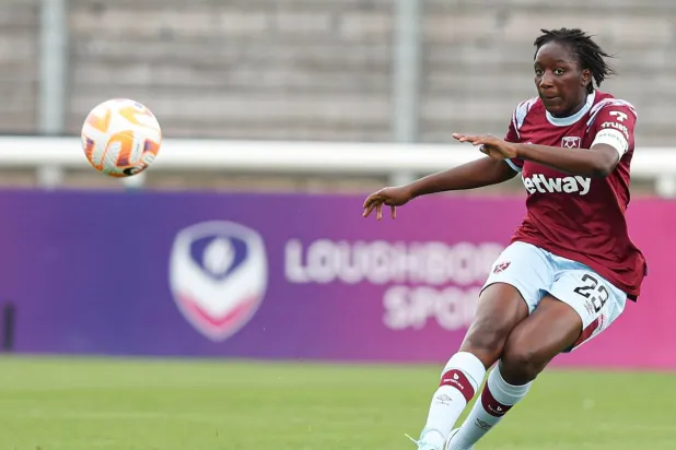 سيسوكو ترى ان حصولها على انذارات يرجع لدورها كمدافعة وايضا لتربص الحكام بها (غيتي)