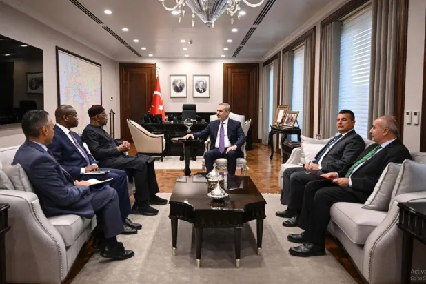 The UN envoy, Abdoulaye Bathily, with Turkish Foreign Minister Hakan Fidan (UNSMIL)
