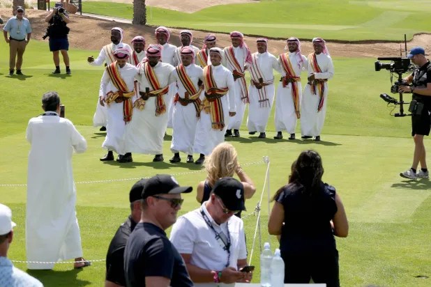 عروض فلكلورية سعودية سبقت انطلاق جولة الأحد (تصوير: غازي مهدي)