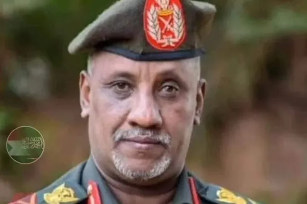 صورة من صفحة رئيس تحرير جريدة الجيش في «فيسبوك» للواء أيوب عبد القادر الذي صُرع بقصف لـ«الدعم السريع»