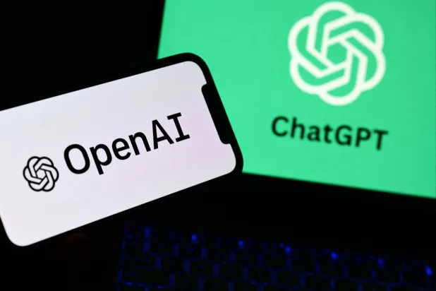 يتيح إنتاج صور فنية ذات جودة عالية ودقة مع التكامل المتكامل مع «ChatGPT» (أ.ف.ب)