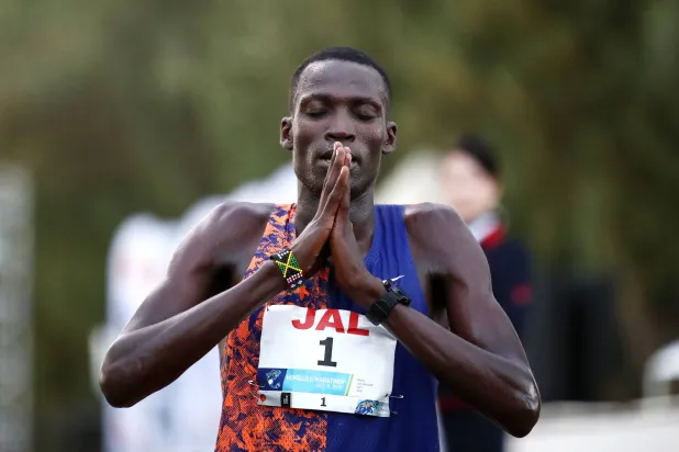 العداء الكيني تايتوس إكيرو أوقف لمدة 10 سنوات لتعاطيه المنشطات (غيتي)