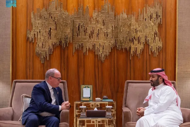 الأمير محمد بن سلمان ولي العهد السعودي لدى لقائه الأمير ألبير الثاني أمير إمارة موناكو بالرياض (واس)