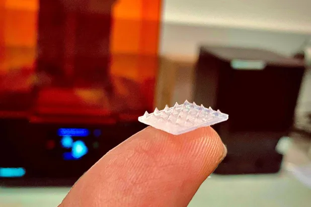 رقعة جلدية من إبر هلامية لتوصيل الدواء (جامعة باث)