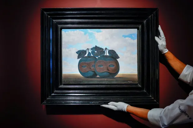 بيع لوحة رينيه ماغريت «لا فالس إيزيتاسيون» لقاء 11.117 مليون يورو (رويترز)