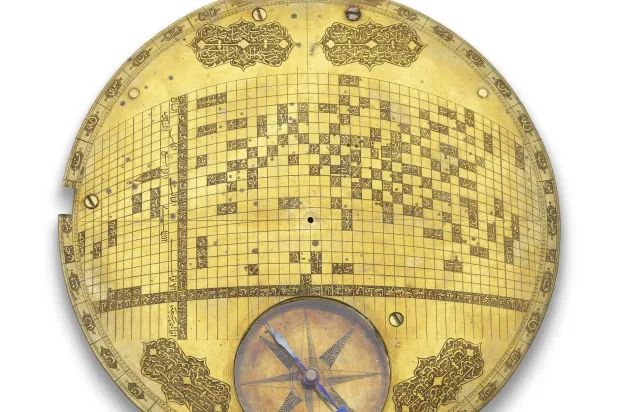 خريطة العالم مصنوعة من النحاس تعرض للبيع في مزاد الفنون الإسلامية بدار بونامز بلندن (بونهامز)