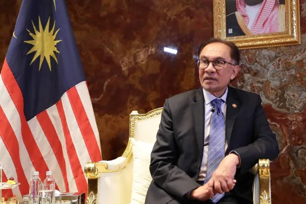 Malaysian Prime Minister Anwar Ibrahim speaking to Asharq Al-Awsat (Photo by: Abdul Aziz Al-Zoman)