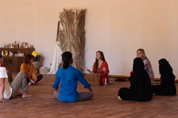 جلسات اليوغا والتأمل في مهرجان العلا الصحي (الشرق الأوسط)