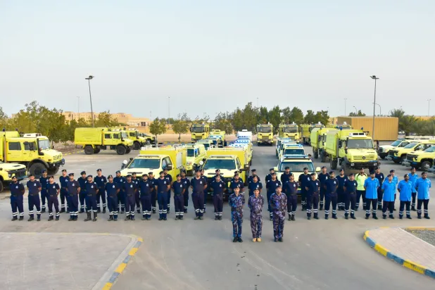 قوة من هيئة الدفاع المدني والإسعاف العمانية تتجه إلى محافظة ظفار للتعامل مع تأثيرات الإعصار المداري «تيج» (وكالة الأنباء العمانية)