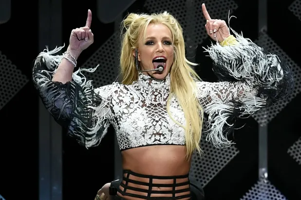  المغنية بريتني سبيرز على خشبة المسرح في لوس أنجليس (أ.ف.ب) 