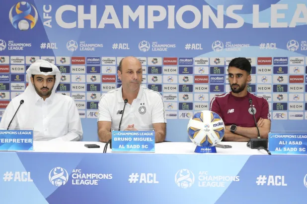 مدرب السد القطري خلال المؤتمر الصحافي لمواجهة الفيصلي (السد القطري)