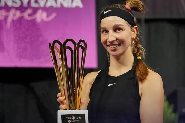 الألمانية كورباتش توجت بأول ألقاب منافسات اتحاد لاعبات التنس المحترفات (إكس)