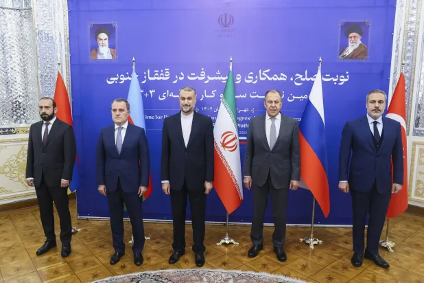 وزراء خارجية روسيا وتركيا وإيران وأرمينيا وأذربيجان في طهران... الاثنين (إ.ب.أ)