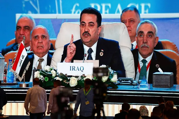 السوداني يلقي كلمته في مؤتمر السلام بالقاهرة السبت الماضي (أ.ف.ب)